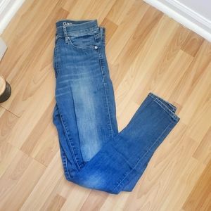 Gap medium wash true skinny jeans